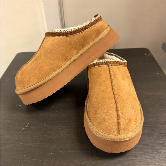 NIB, Very G, Faux Fur Lined Slippers, Tan, Style Name; Charlie - Picture 1 of 5